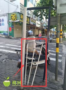 海口西沙路与万华路交界处派出所灯光箱损坏引关注，网友呼吁及时维修